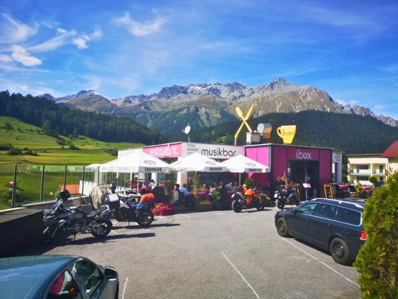 Panoramaansicht des IBEX Restaurants am Reschenpass in Nauders