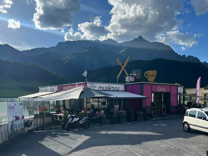 IBEX Musikbar Restaurant mit Panoramaterrasse in Nauders am Reschenpass - Ausblick auf die Tiroler Alpen